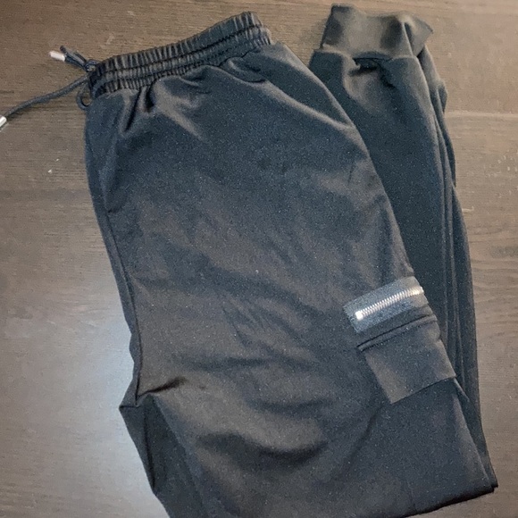 Black pants with zipper detail + pockets - Picture 4 of 4